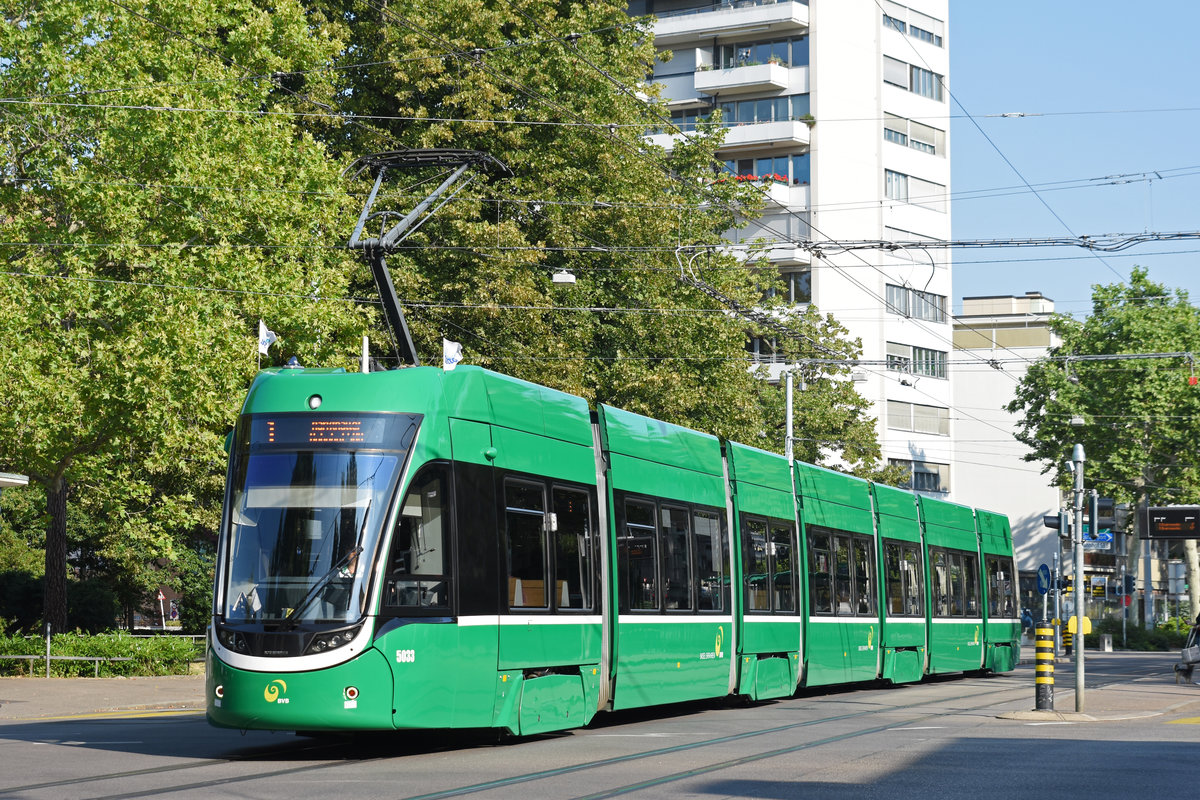 Be 6/8 Flexity 5039, auf der Linie 1, fährt zur Haltestelle ZOO Bachletten. Die Aufnahme stammt vom 14.07.2019.