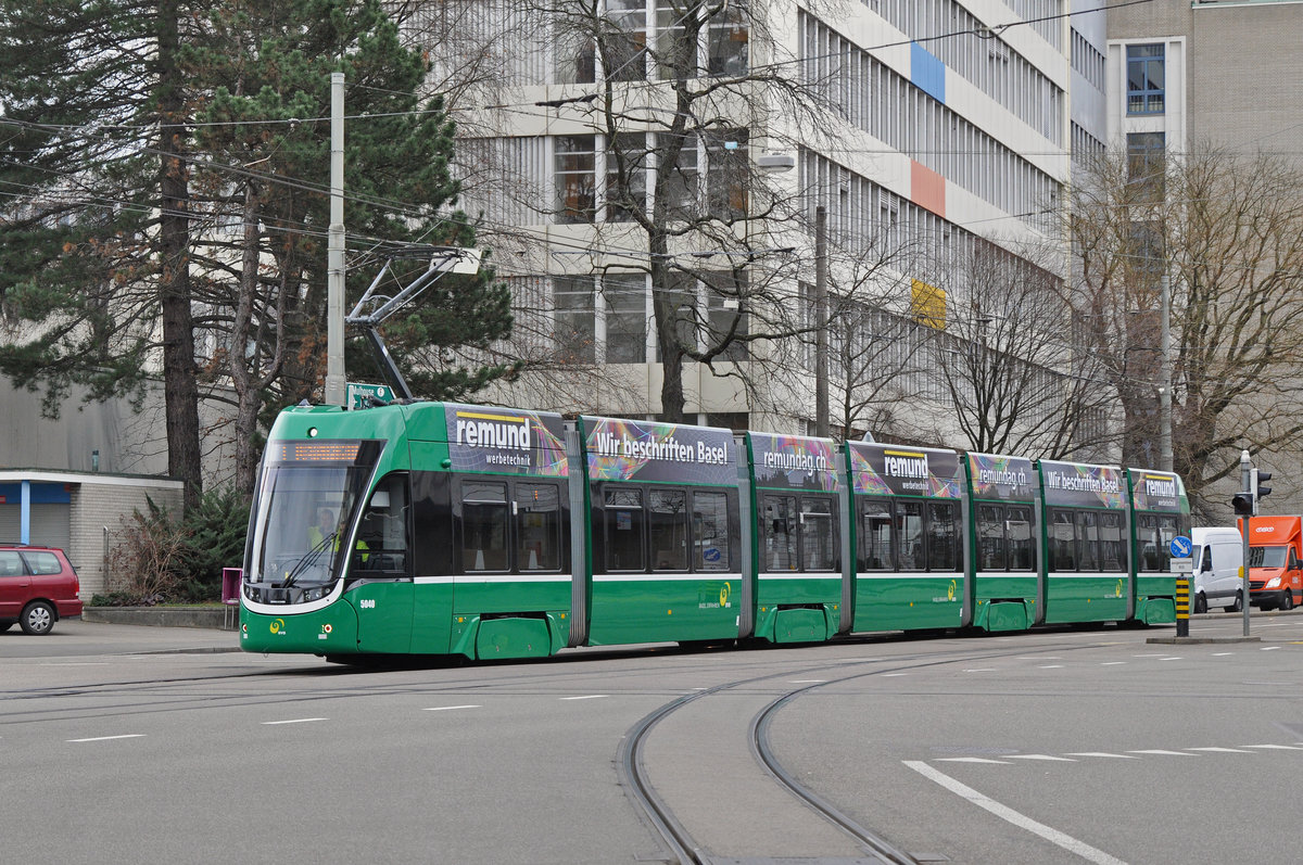 Be 6/8 Flexity 5040 fährt Richtung Haltestelle Wiesenplatz. Die Aufnahme stammt vom 31.01.2018.