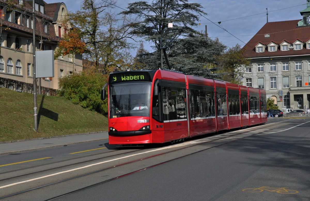 Be 6/8 mit der Betriebsnummer 663 in der N�he der Kornhausbr�cke auf der Linie 9. Die Aufnahme stammt vom 08.11.2013.