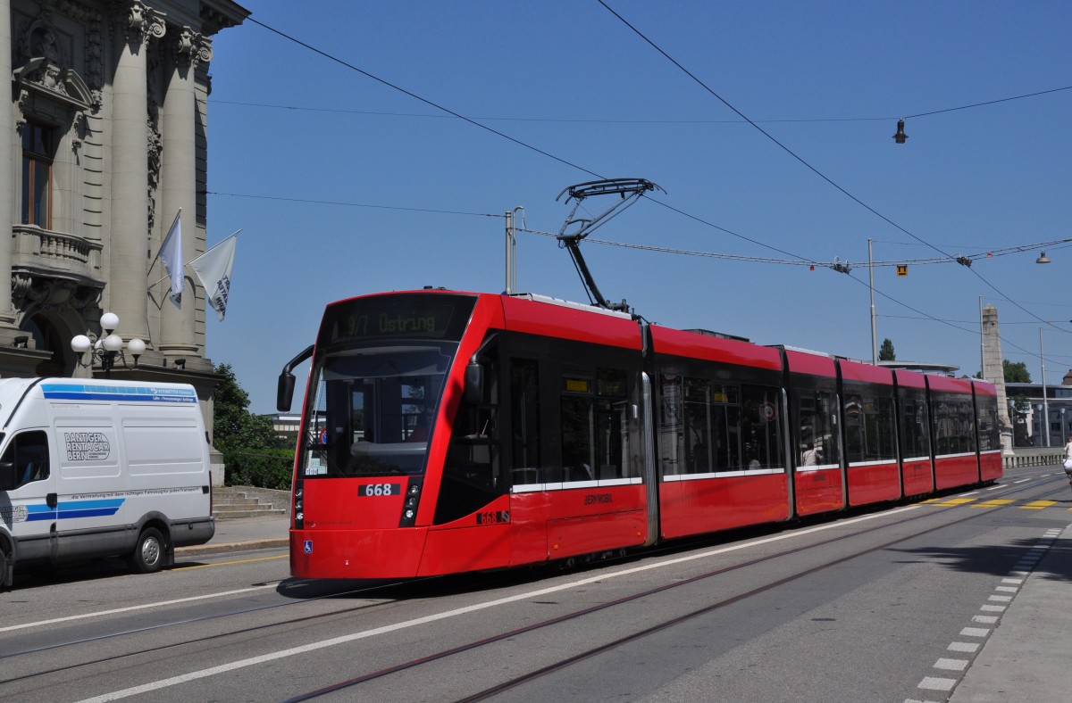 Be 6/8 mit der Betriebsnummer 668 beim Berner Stadttheater auf der Linie 9/7. Die Aufnahme stammt vom 05.08.2013.