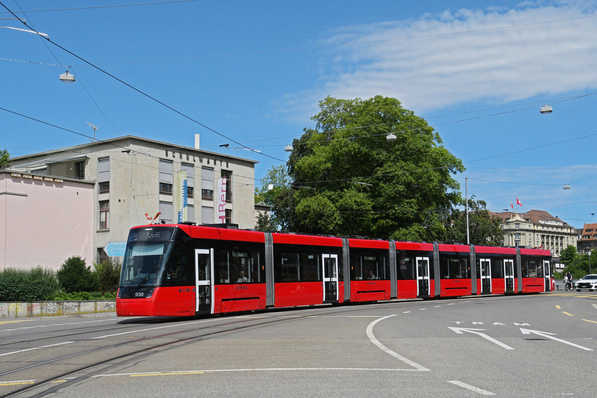 Be 6/8 Tramlink 930, auf der Linie 8, f�hrt am 15.06.2026 zur Haltestelle Helvetiaplatz. Aufnahme Bern.