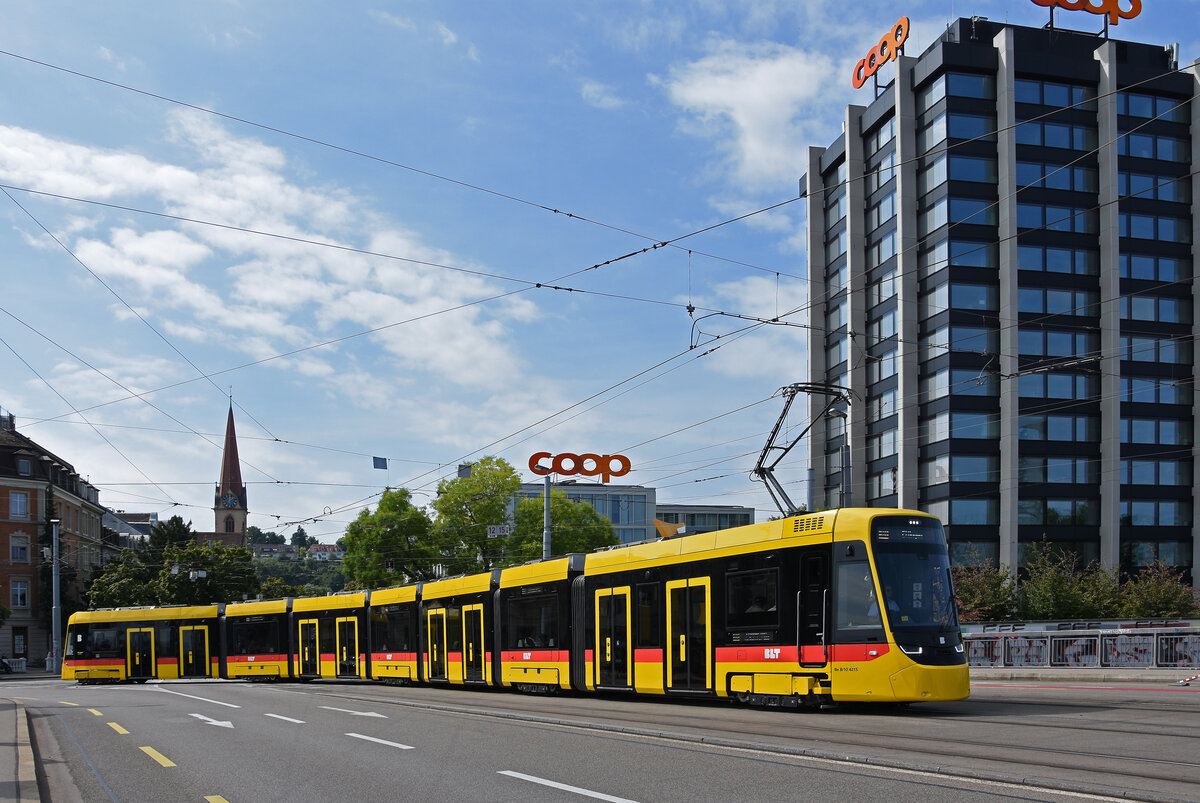 Be 8/10 TINA 4215, auf der Linie 10, überquert am 23.08.2025 die Münchensteinerbrücke. Aufnahme Basel.