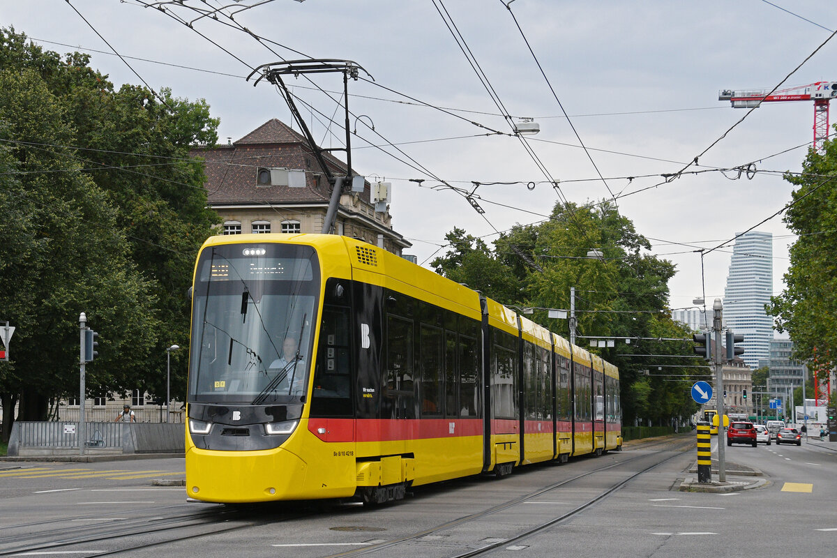 Be 8/10 TINA 4218, auf der Linie 10, f�hrt am 17.08.2026 zur Haltestelle am Bahnhof SBB. Aufnahme Basel.