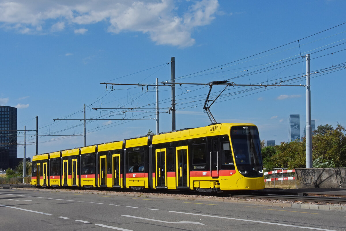 Be 8/10 TINA 4223, auf der Linie 10, f�hrt am 06.08.2026 zur Haltestelle M-Parc. Aufnahme Basel.