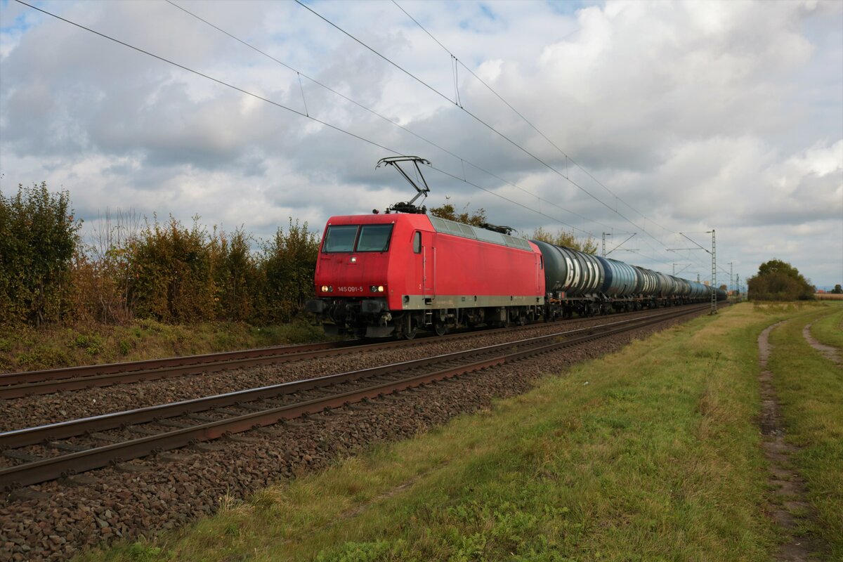 Beacan Rail Bombardier Traxx 145 091-5 mit Kesselwagen in Altheim bei Dieburg am 23.10.21