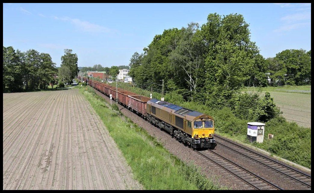 Beacon 653-07 ist hier am 2.6.2021 um 10.31 Uhr in Osnabrück Hellern auf der Rollbahn mit einem Leerzug aus Georgsmarienhütte kommend zum Hafen in Osnabrück unterwegs.