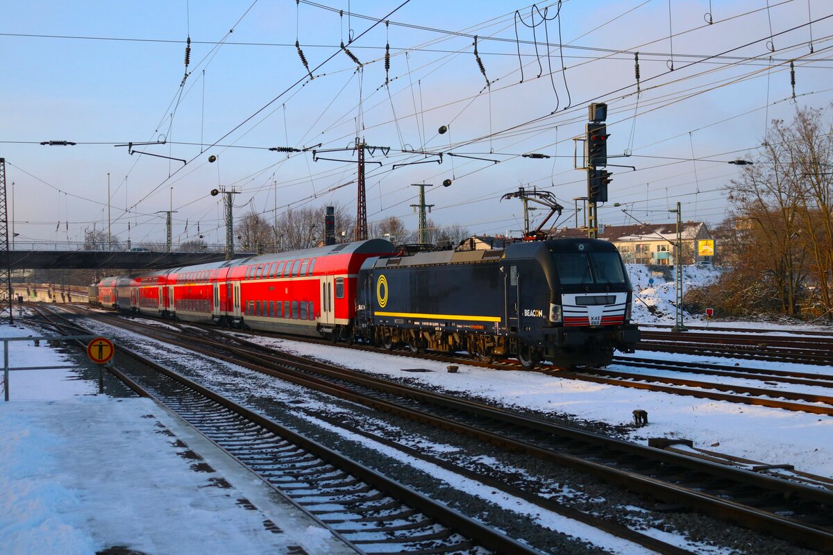 Beacon Rail Siemens Vectron X4-E 866 (193 866) am 20.01.24 in Hanau Hbf