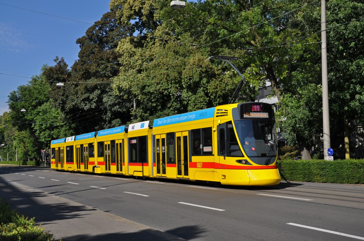 Bed 6/10 Tango 167 auf der Linie 11 im Aeschengraben, kurz vor der Haltestelle Aeschenplatz. Die Aufnahme stammt vom 22.06.2014.