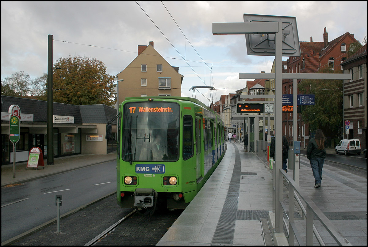 Beekestraße -

2006 wurde die Haltestelle  Beekestraße  der Linien 3, 7 und 17 in Hannover-Ricklingen stadtbahngerecht ausgebaut. 

01.11.2006 (M)