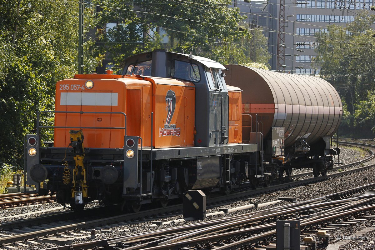 BEG 295 057-4  Dinslaken Kobras  mit Kesselwagen in D�sseldorf Rath, September 2016.