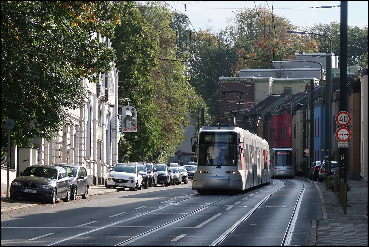 Begegnung -

... zweier NF8U-Straßenbahnen in der Ludenbergerstraße in Düsseldorf-Grafenberg.

14.10.2019 (M)
