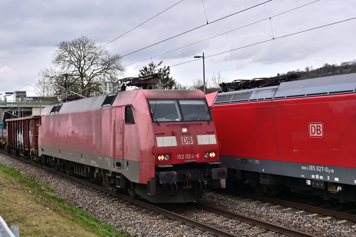 Begegnung der 152  024-6 mit einem Stahlzug und der LZ fahrenden 
185 027-0 in Weinheim Sulzbach am Dienstag den 22.02.2022 
