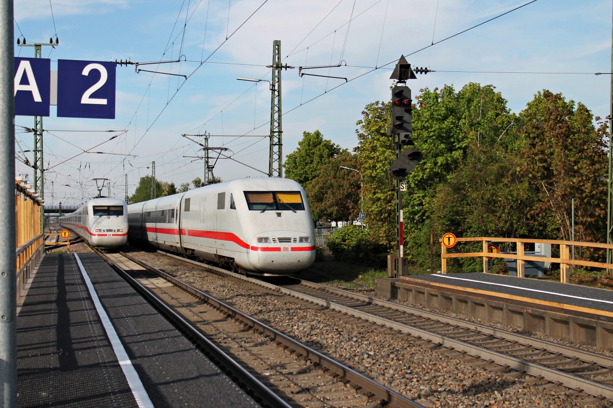 Begegnung am 17.04.2014 von 401 006-2  Itzehoe  (rechts) und einem weiterem ICE 1 im Bahnhof von Mülheim (Baden).