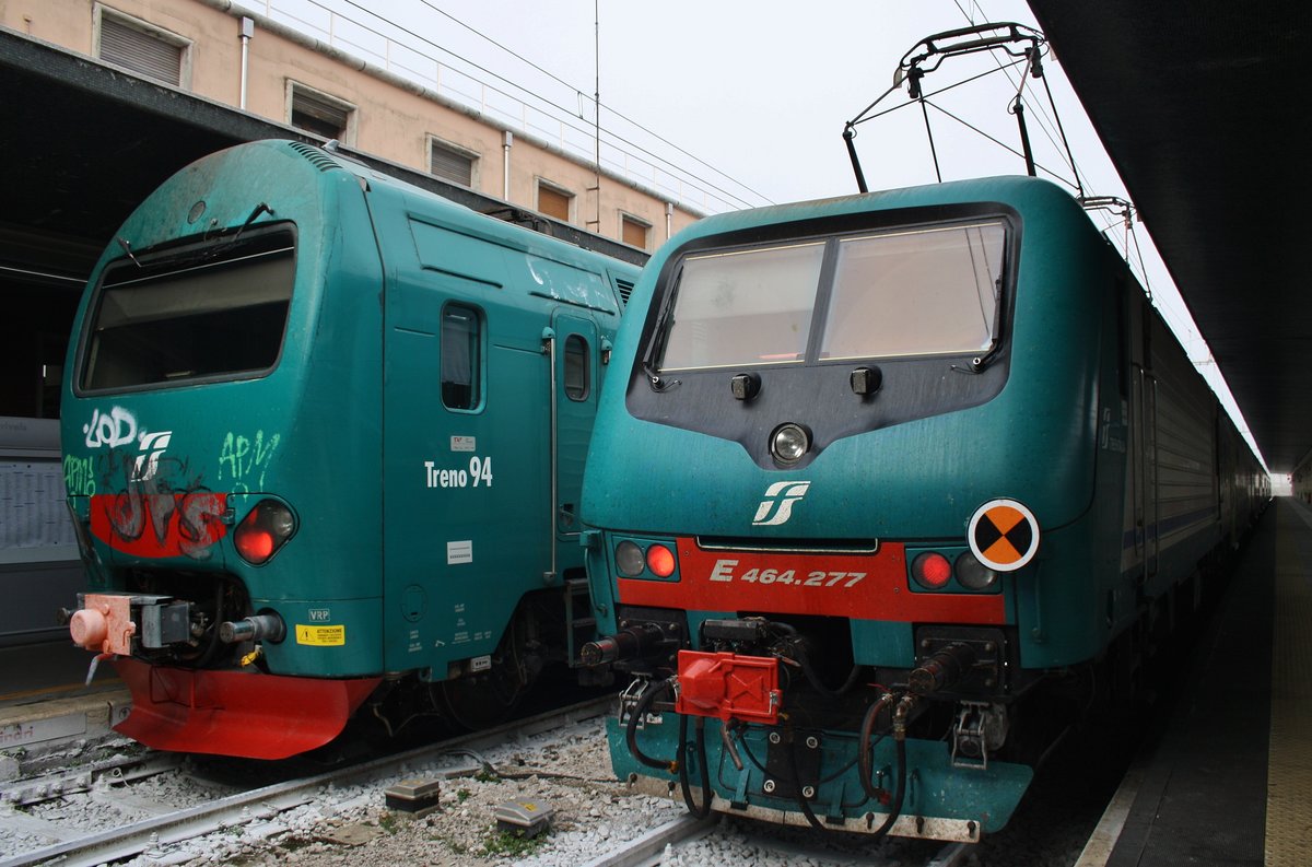 Begegnung im Bahnhof Venezia Santa Lucia zwischen 506 094-1 als R33481 von Treviso Centrale und 464.277 mit dem R2857 von Conegliano. (1.10.2016) 