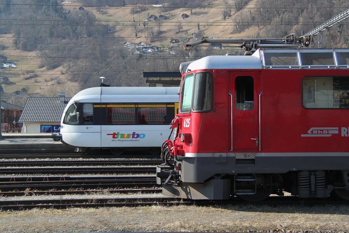 Begegnung eines TURBO nach Chur mit RhB Lok Ge4/4 II Nr.625 
am 20.02.17 in Landquart.