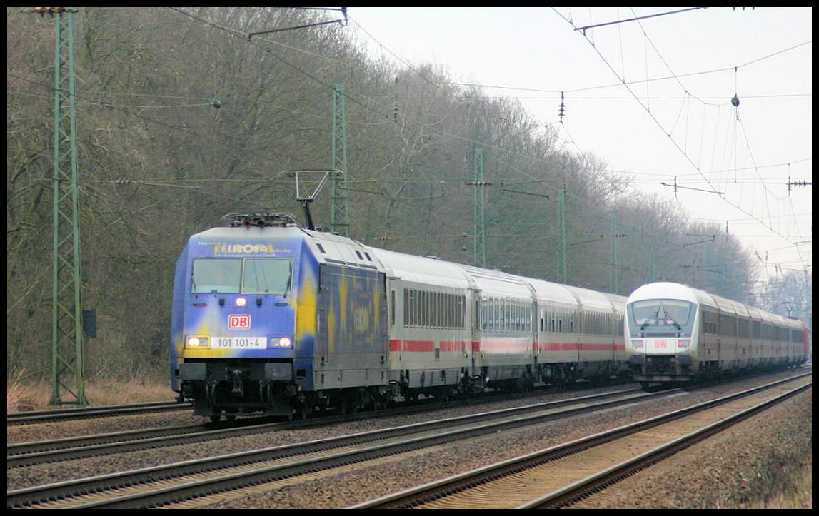 Begegnung zweier Intercity Züge am 16.4.2006 um 9.45 Uhr im Bahnhof Natrup Hagen. 101101 Europa war dabei mit dem EC 23 in Richtung Süden unterwegs. 