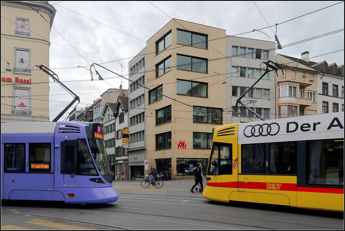 Begegnungsverkehr am Barfüsserplatz -

Tangotrams in der Basler Innenstadt.

09.03.2019 (M(