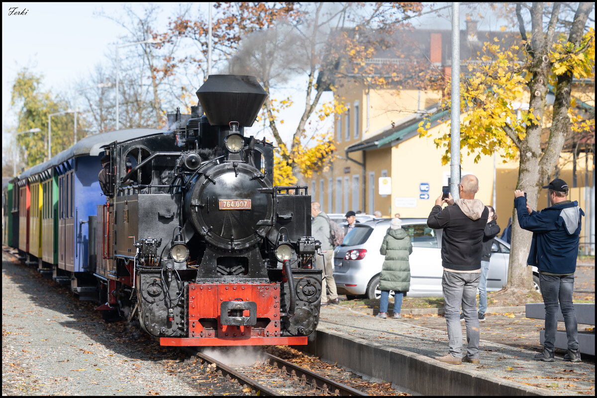 Begehrtes Fotomotiv war und ist der Flascherlzug immer . 24,Oktober 2025 in Preding 