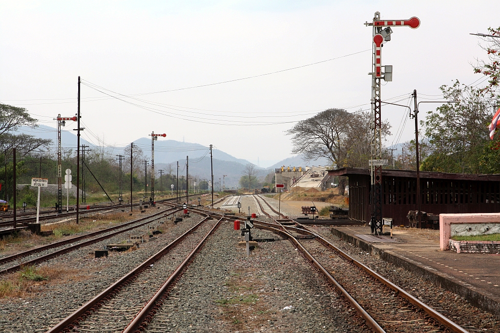 Beginn der 323 km lange zweigleisige Neubaumeterspur-Strecke nach Chiang Khong in der Den Chai Station am 25.Februar 2026.