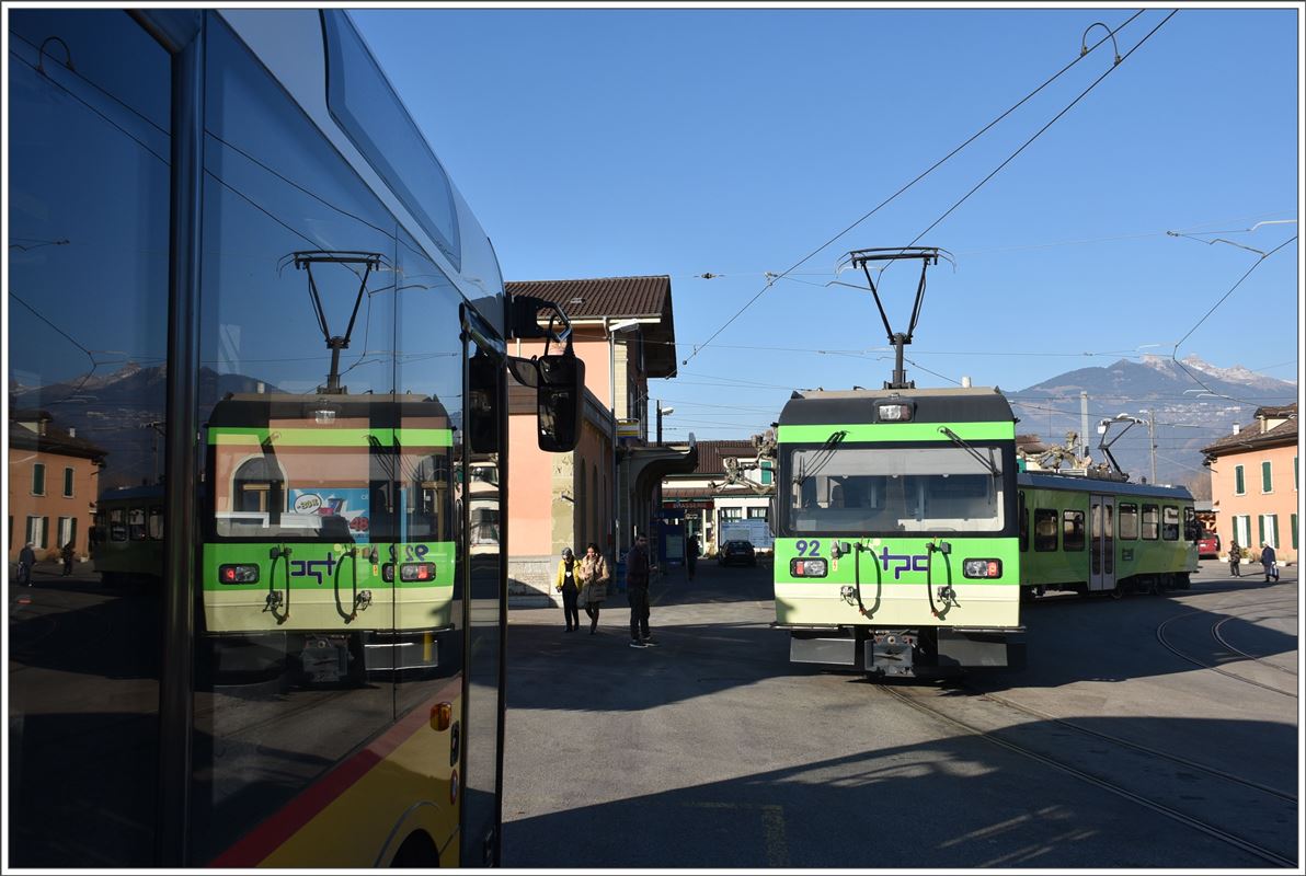 Beh 4/8 92 der ehemaligen BVB jetzt auch TPC am Bahnhofplatz in Bex. (14.12.2016)