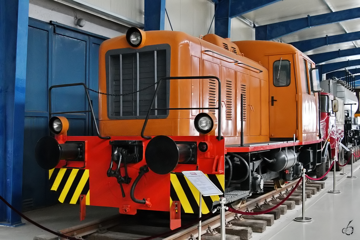 Bei der 1978 gebauten Nr.4 des Kreidewerkes Rügen handelt es sich um eine in der Sowjetunion produzierte Werkslokomotive Kaluga TGK 2-E 1. (Oldtimermuseum Prora, November 2022)