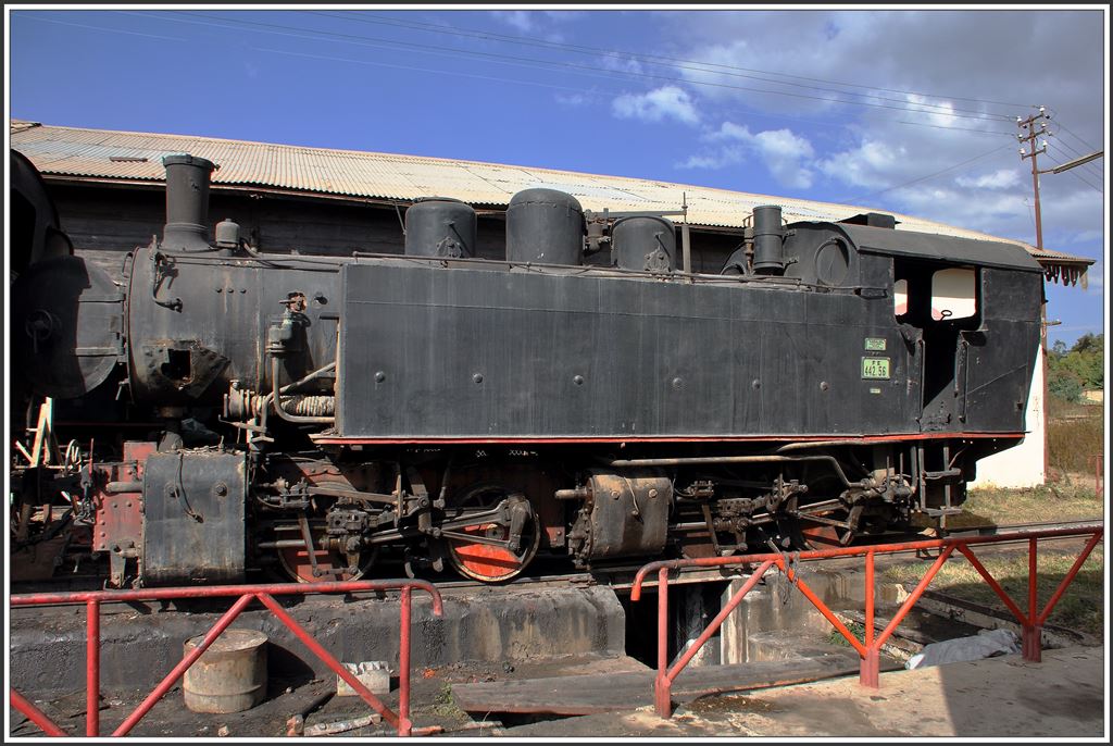 Bei der 442.56 klafft noch ein Loch in der Rauchkammer, was aber in Kürze behoben sein wird. DL Asmara (09.12.2014)