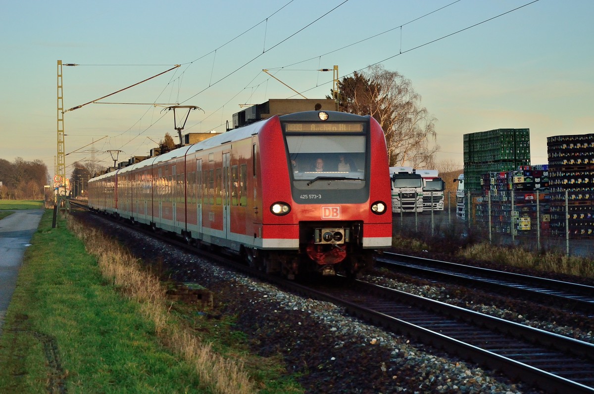 Bei Anrath kommt der 425 573-3 als RB33 nach Aachen heran gefahren. 12.1.2014