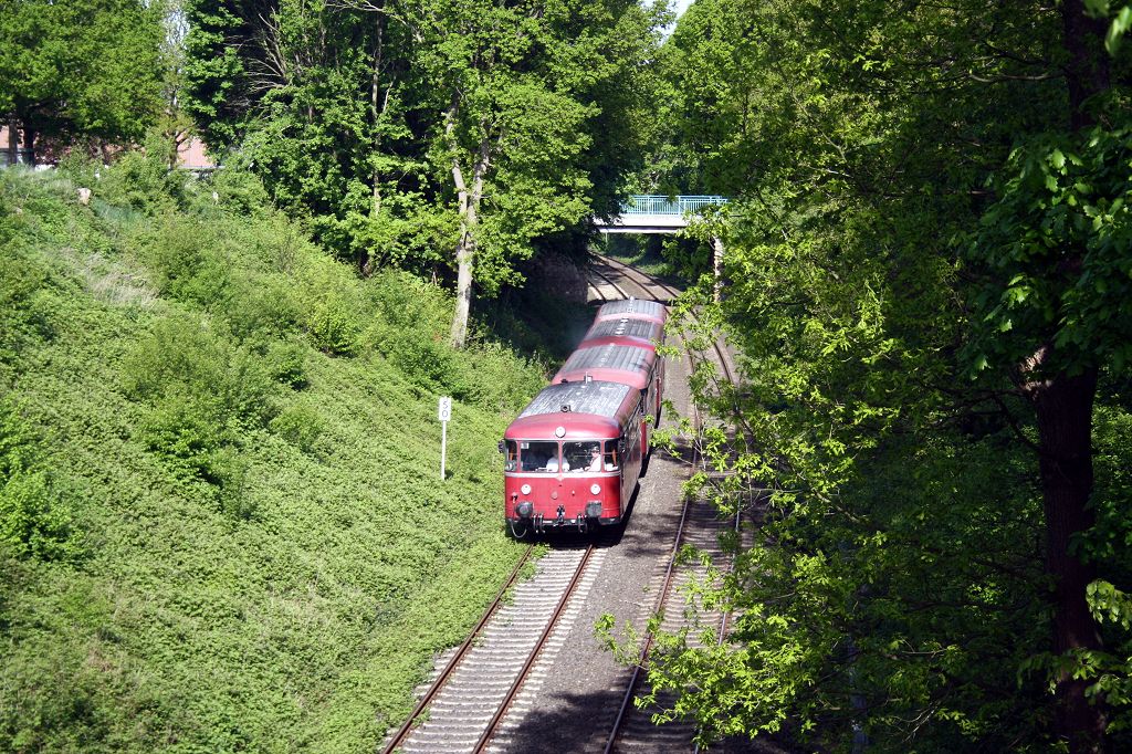Bei Aplerbeck Süd brummt 796 690 mit 996 299 und 309 sowie 796 760 Richtung Schwerte (10.05.2015)