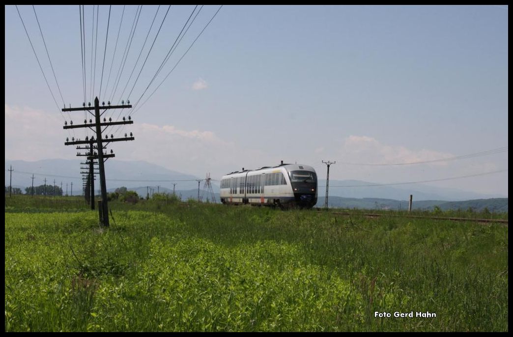Bei Avrik war am 18.05.2015 dieser Desiro der CFR von Sibiu aus auf dem Weg nach Brasov.