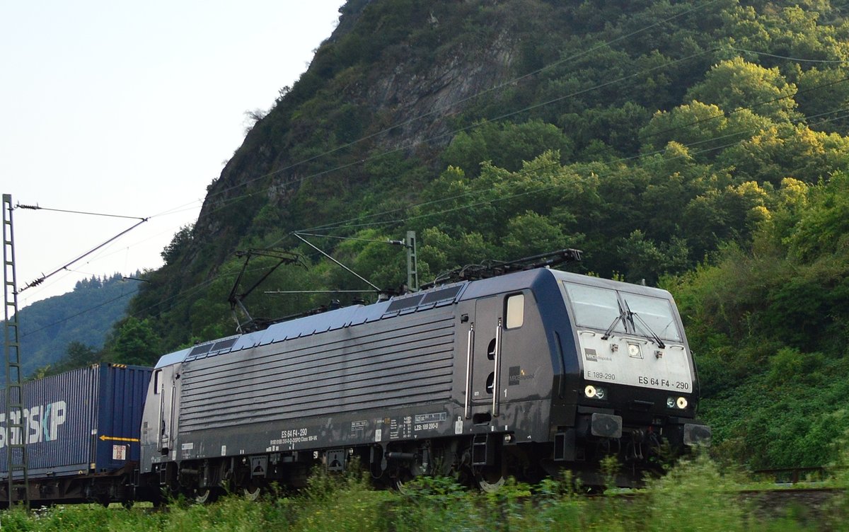Bei Bad Salzig, 189 290 mit einem Containerzug. 24.7.2017