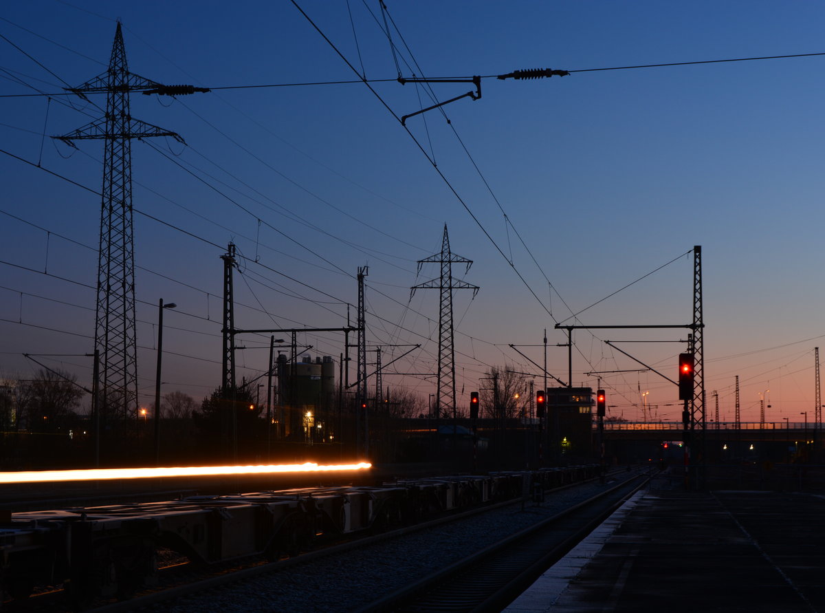 Bei eisigen -4°C fährt ein Baufahrzeug durch Berlin Schönefeld Flughafen.

Berlin Schönefeld 08.01.2018