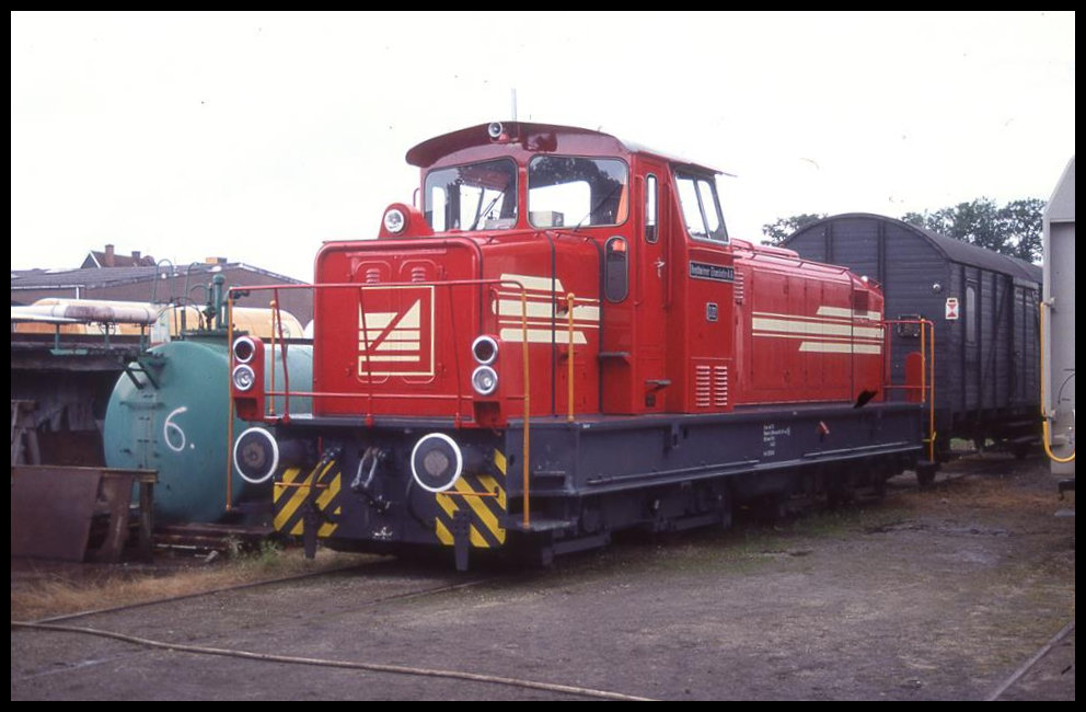 Bei einer Fahrzeugschau in Neuenhaus war auch die Lok D 22 der Bentheimer Eisenbahn am 5.8.2001 zu sehen.