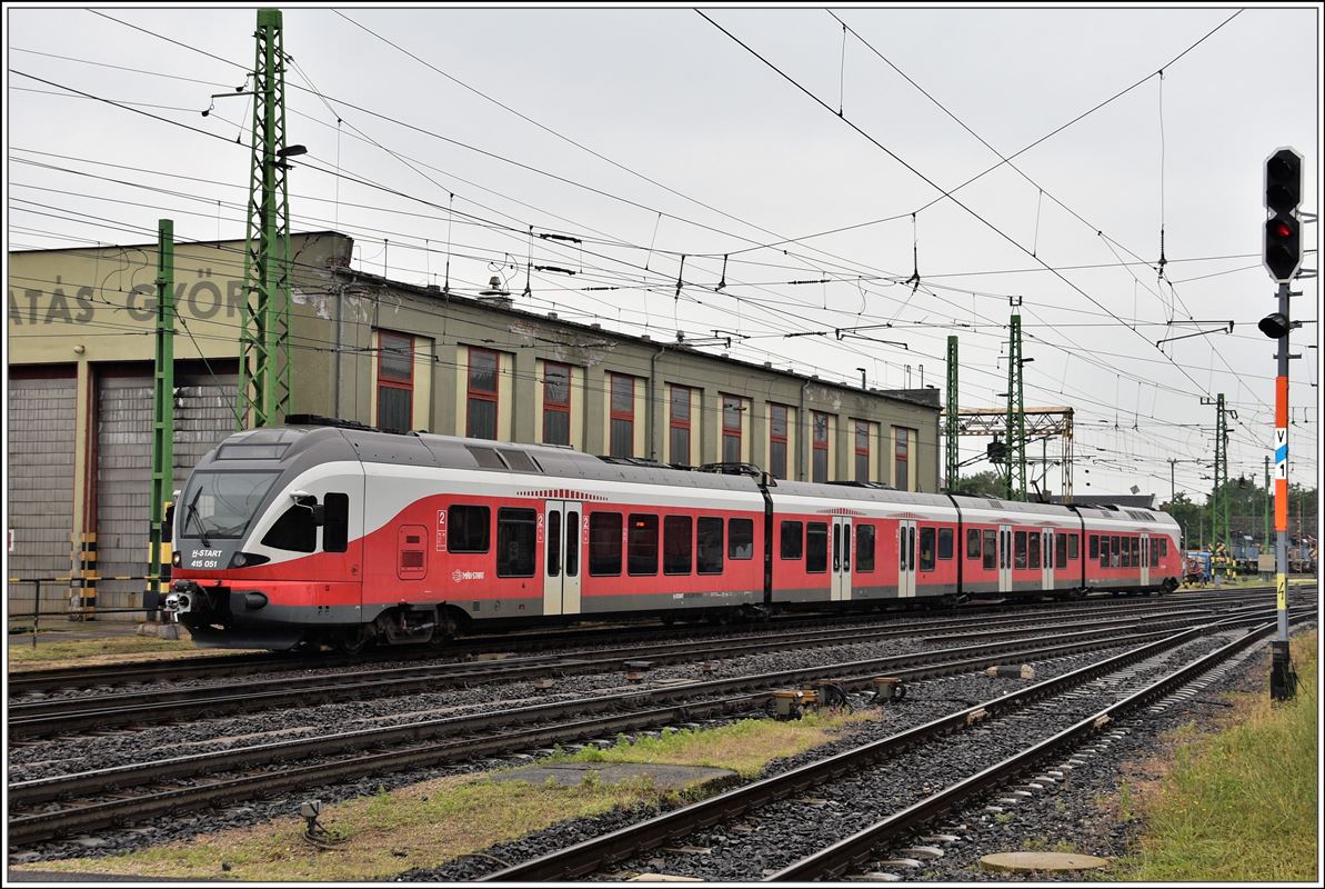 Bei H-Start in Ungarn verkehren eine grosse Anzahl Stadler Flirt, wie hier 415 051 in Györ. (14.06.2018)