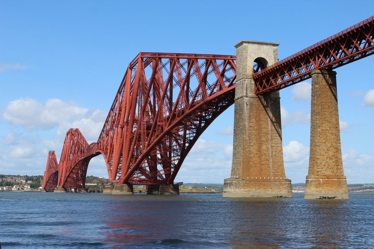 Bei herrlichem Spätsommerwetter, im August 2018. Ein imposantes Bauwerk.
Wenn man bedenkt, dass Computer für die Planung und Hightech - Maschinen zum Bau noch nicht erfunden waren. 