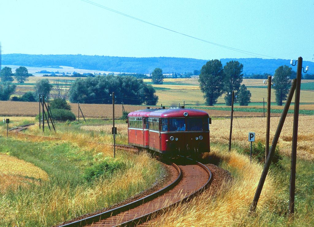 Bei Junkersdorf brummten am 20.07.1995 796 724 und 996 751 von Hofheim kommend Richtung Hassfurt.