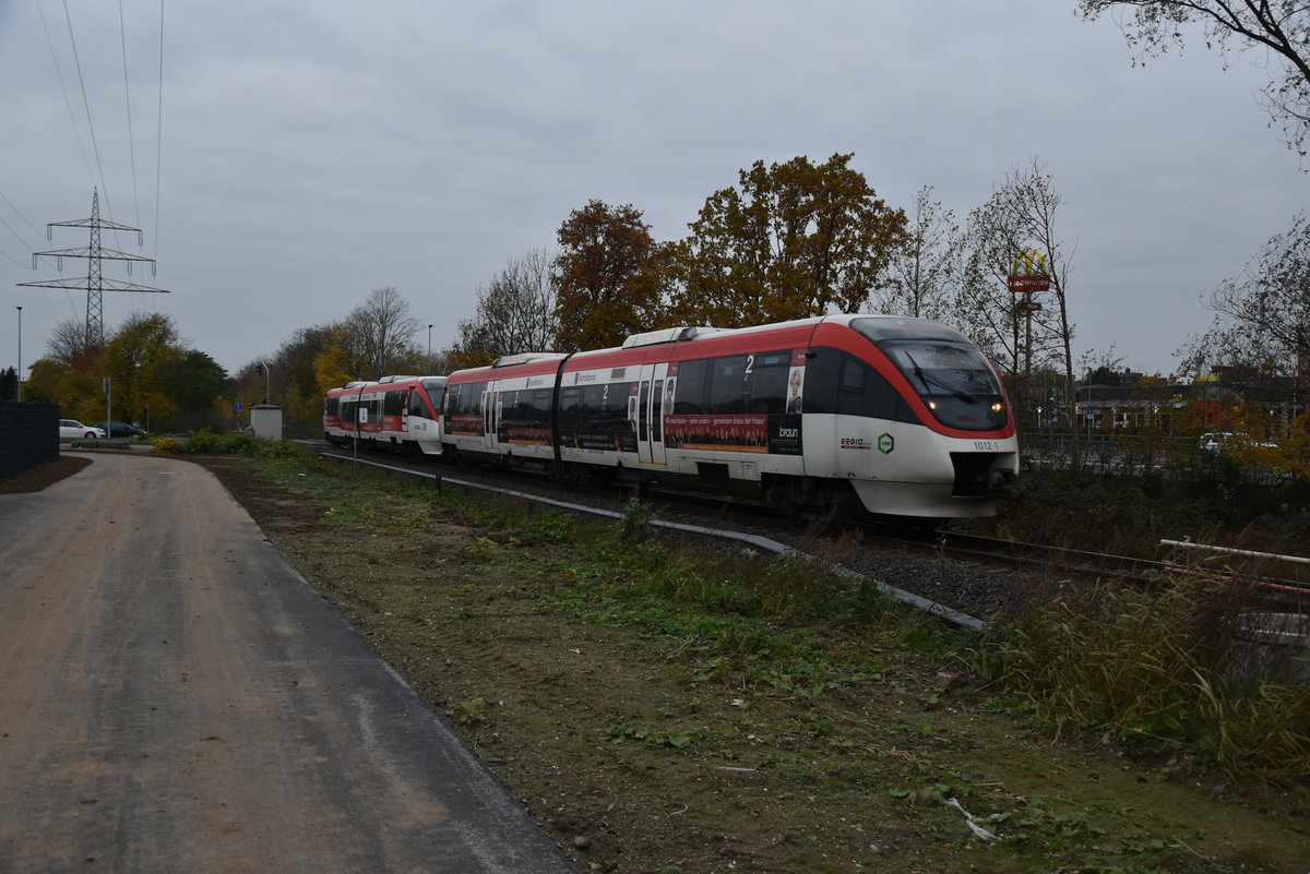 Bei Kaarst kommt eine S28 nach Mettmann gefahren am Samstag den 18.11.2017