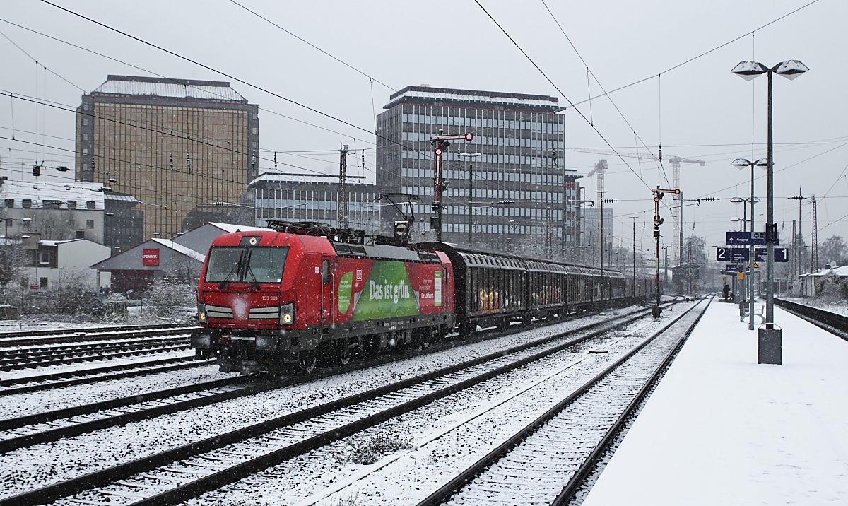 Bei leichtem Schneegriesel ist 193 301 am 30.01.2019 in Düsseldorf-Rath Richtung Norden unterwegs