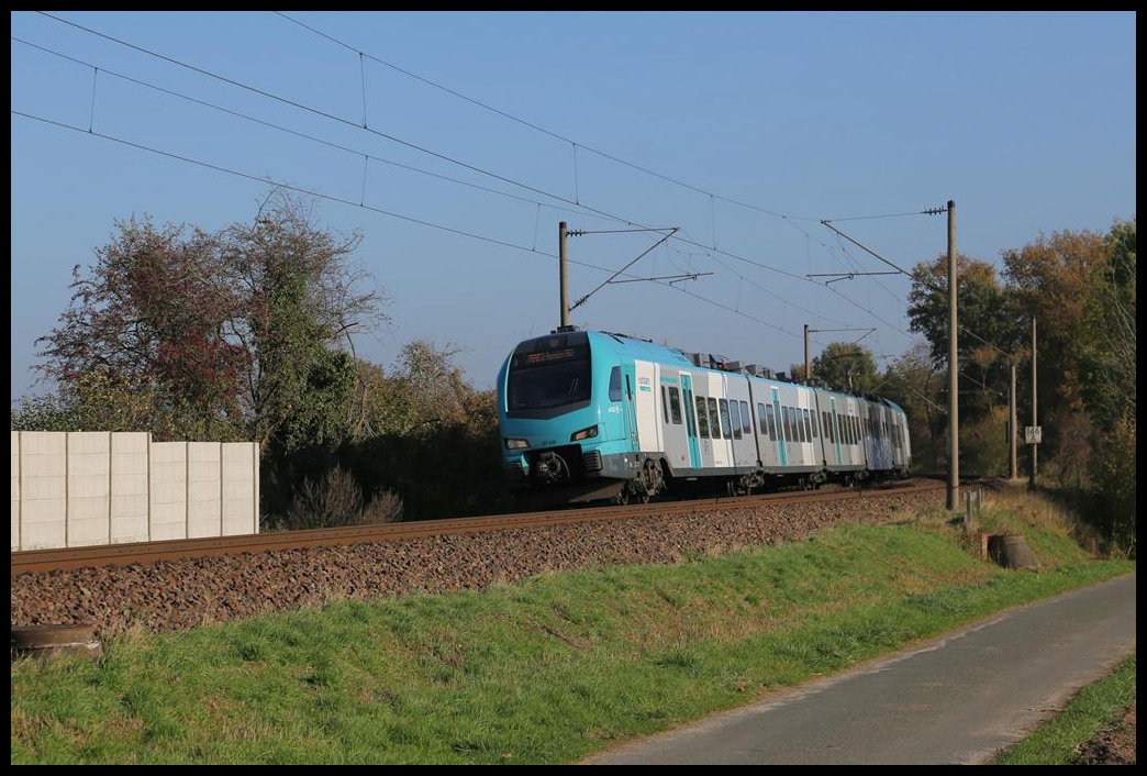 Bei Lotte legt sich ET 4.01 der Eurobahn nach Hengelo am 4.11.2020 um 10.48 Uhr in die Kurve.