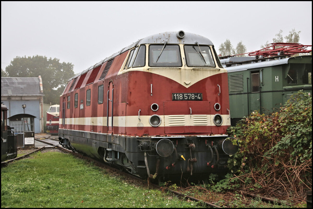 Bei meinem Besuch am 3.10.2026 im Eisenbahnmuseum Weimar stand 118578-4 im Freigel�nde an der Drehscheibe.