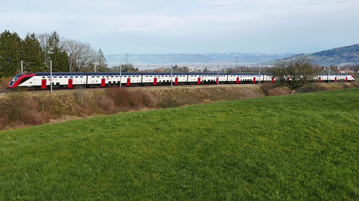 Bei Mörschwil befindet sich am 16.02.2020 ein Twindexx als IR13 3276 auf der Fahrt von Chur nach Zürich.