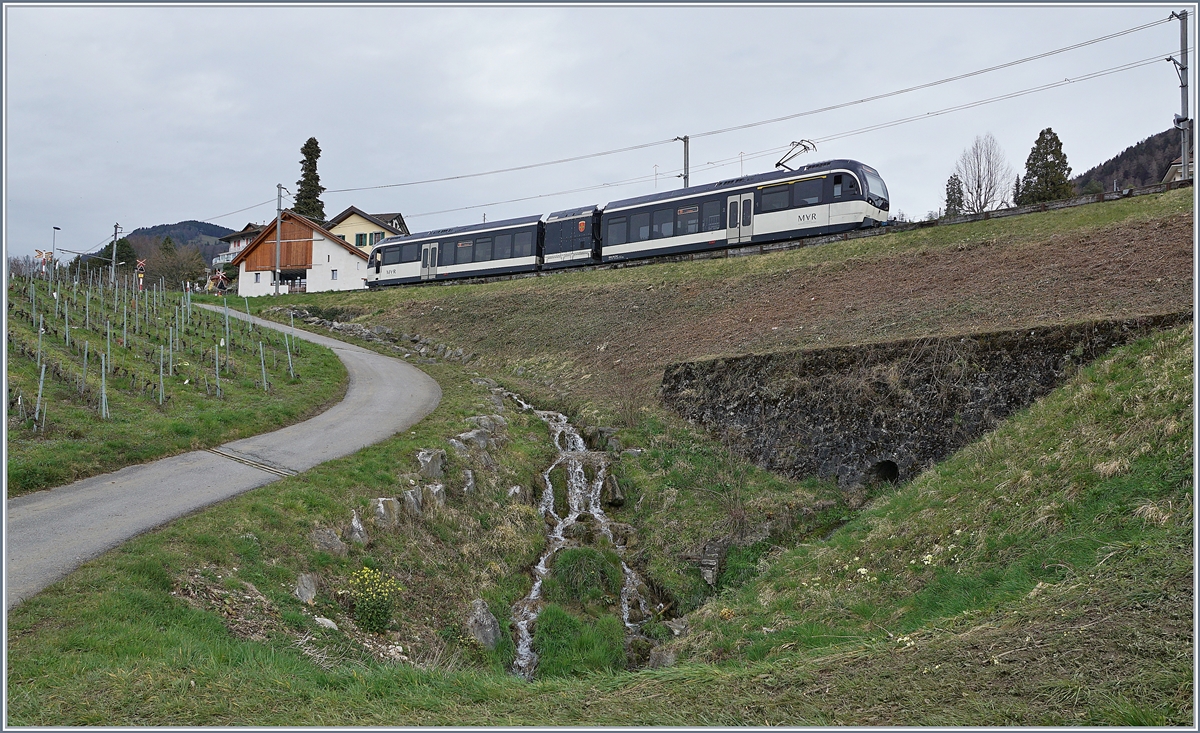 Bei Planchamp wurden südlich der MOB Strecke bedeutende Bestände an Sträucher und Bäumen entfernt, so dass nun völlig neue Bilder möglich sind, wie dies Beispiel des MVR ABeh 2/6 7501 auf der Fahrt nach Fontanivent zeigt. 

12. März 2020