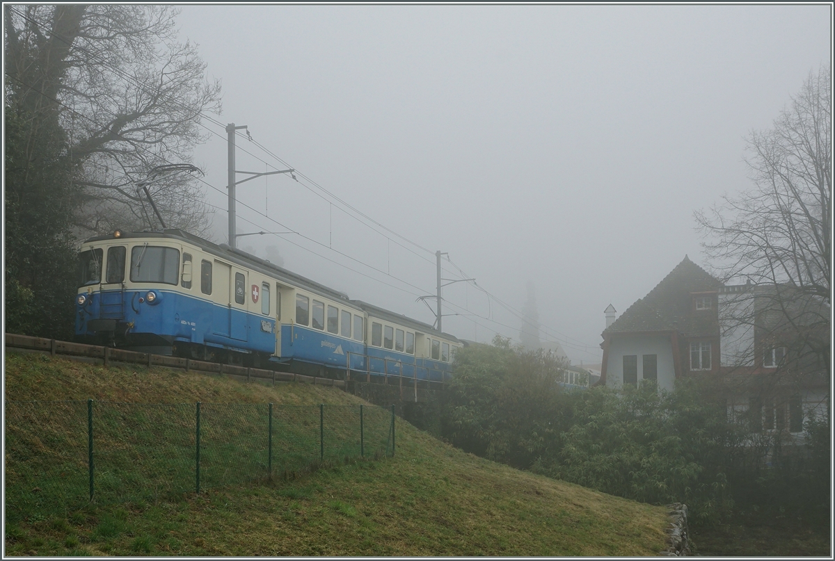 Bei recht garstigen Wetter fährt MOB ABDe 8/8 mit einem Regionalzug nach Zweisimmen bei Planchamp vorbei.

5. Februar 2016