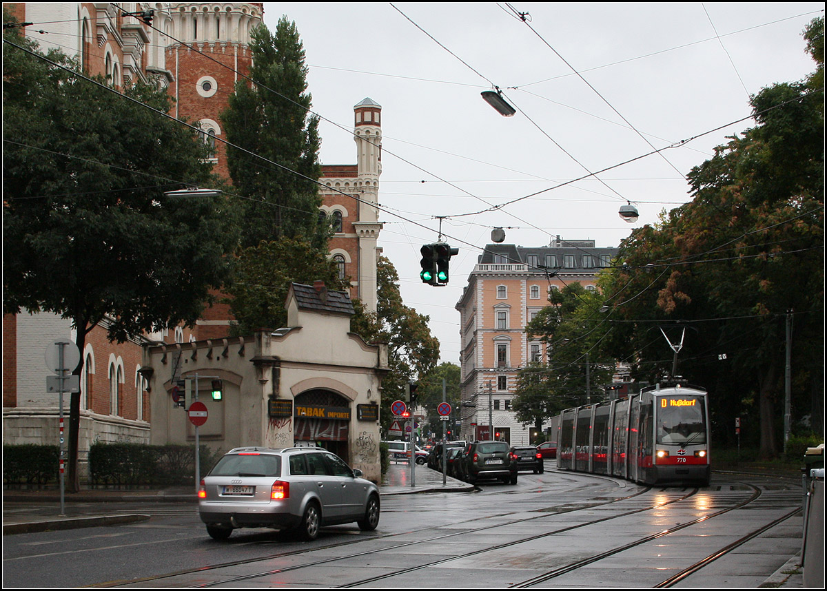 Bei Regennässe -

Wien, Schlickplatz.

06.10.2016 (M)