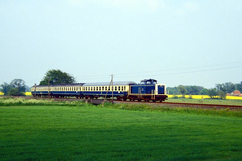 Bei Rieste mit 211 244 am 30.05.1991.