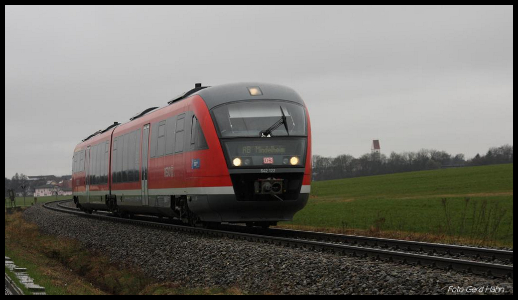 Bei Sontheim ist hier am 22.3.2017 um 13.57 Uhr der DB  VT 642122 nach Mindelheim unterwegs.