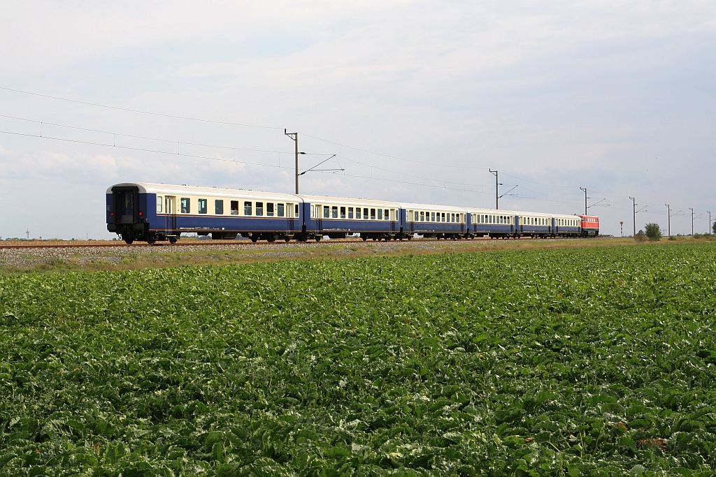 Bei St.Andrä am Zicksee entschwindet die RBAHN 2050.09 mit dem SDZ 84491 in Richtung Pamhagen. Bild vom 10.September 2017.