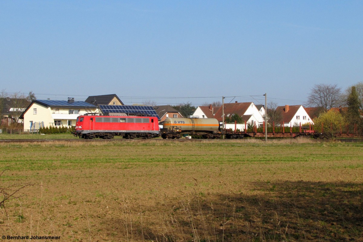 Bei tollem Frühlingswetter rauscht 140 214-8 durch Kirchlengern Richtung Osnabrück. März 2014