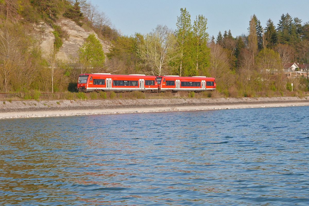 Bei Überlingen-Goldbach befindet sich am 25.04.2021 RB 31 / RB 17791 auf der Fahrt von Radolfzell nach Friedrichshafen