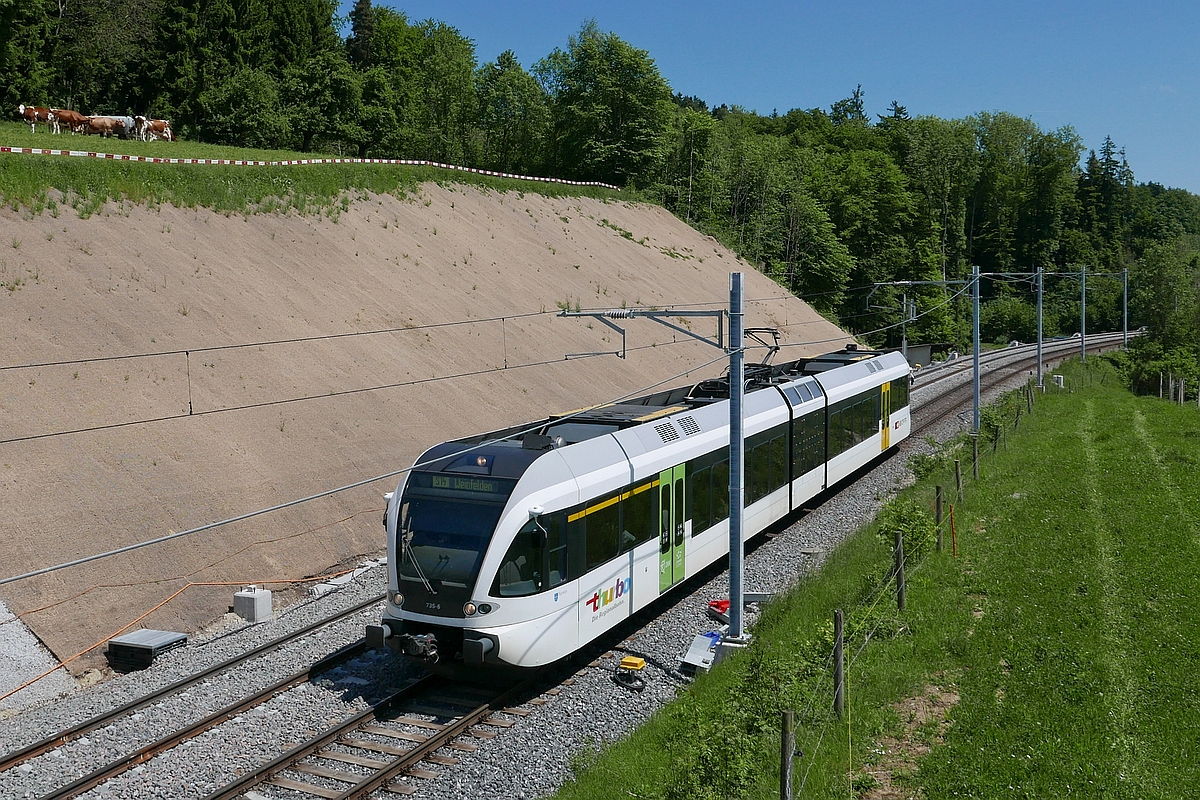 Bei Unterhard befindet sich der in Konstanz gestartete RABe 526 735-6 als S14 25847 kurz vor seinem Ziel Weinfelden (21.05.2017).