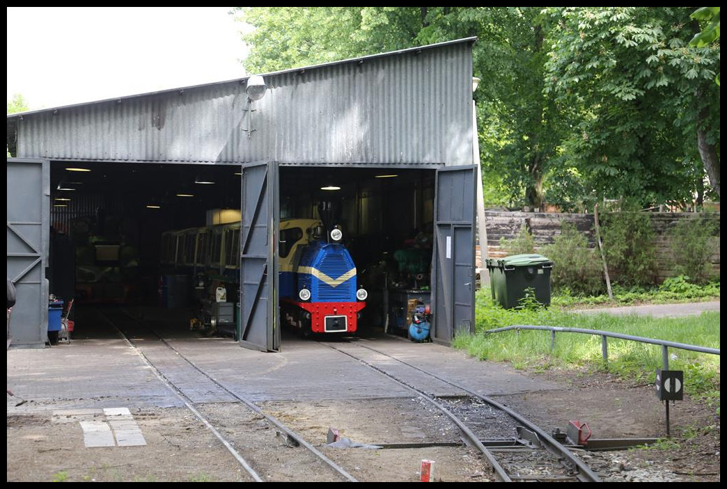 Bei der Vorbeifahrt an der Fahrzeugremise der Parkbahn Maltanka konnte ich am 31.5.2019 diese Aufnahme machen.